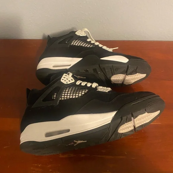 Jordan Black and White Low-Top Sneakers Air Jordan 4 Retro Thunder - Picture 3 of 10